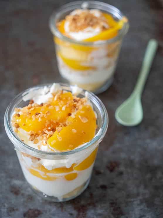 Toetje met perzik, cake en mascarpone | Foodaholic.nl