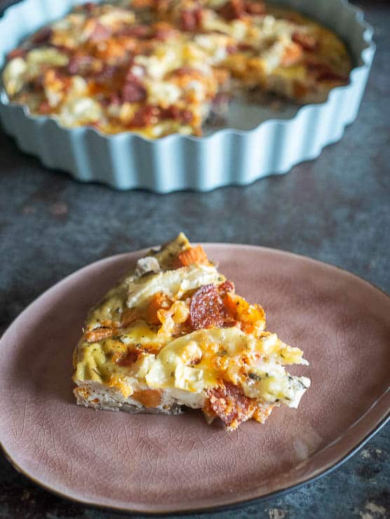 Frittata met geitenkaas, chorizo, champignons en zoete aardappel | Foodaholic.nl