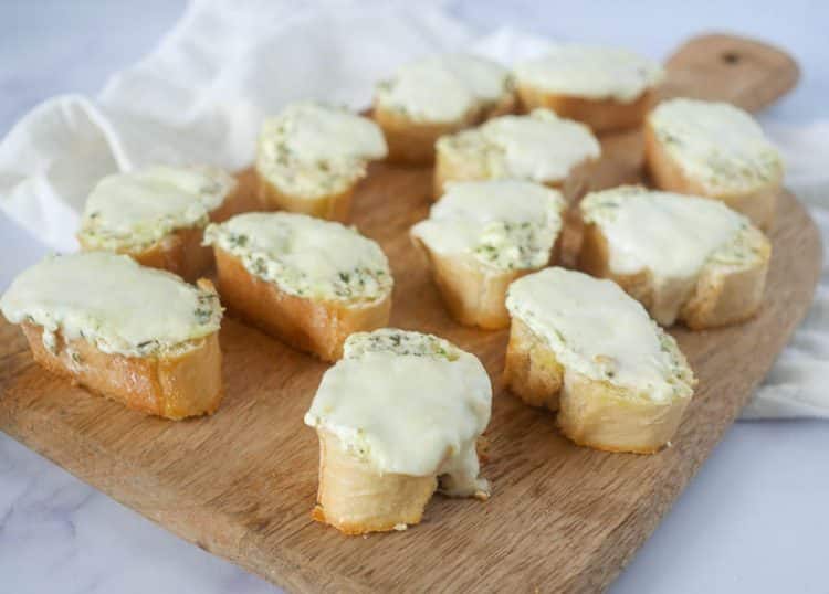 Knoflookbroodjes met mozzarella