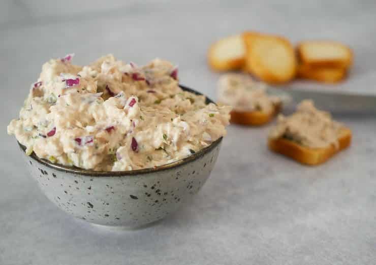 Zalmsalade voor op een toastje | Foodaholic.nl