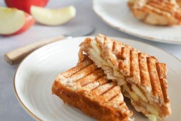 Tosti van suikerbrood met appel