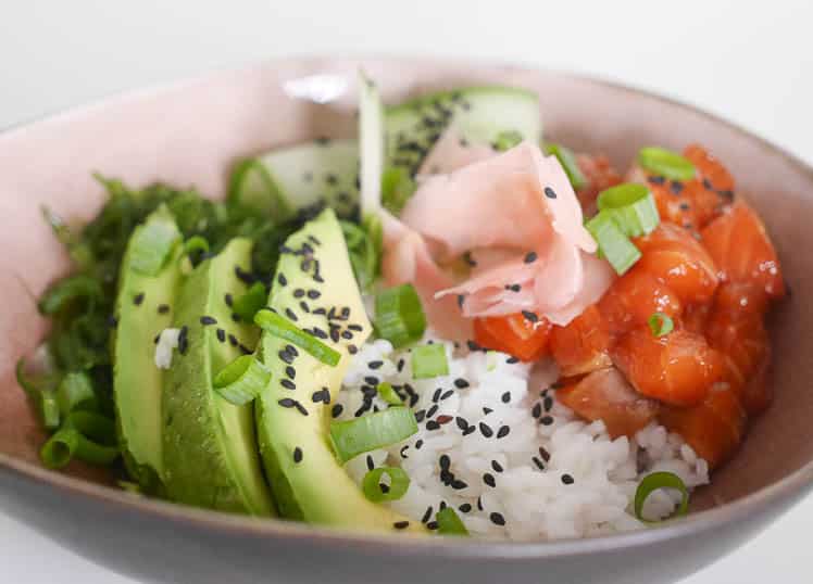 - Sushi bowl met zalm