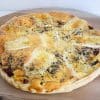 Quiche met brie, champignons en spekjes | Foodaholic.nl