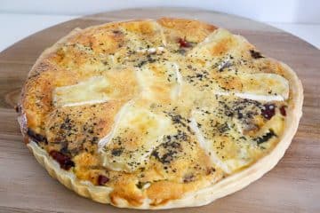 Quiche met brie, champignons en spekjes | Foodaholic.nl