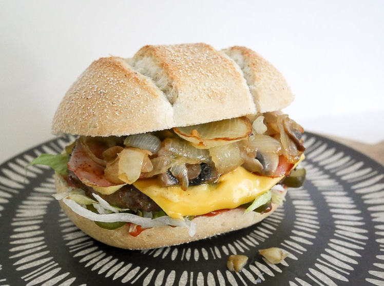Makkelijk broodje hamburger | Foodaholic.nl
