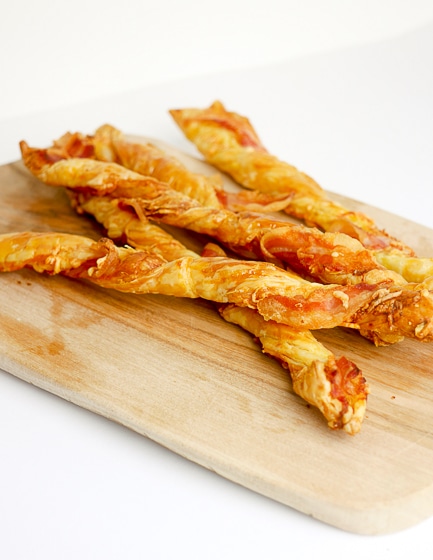 Kaas- baconstengels | Foodaholic.nl