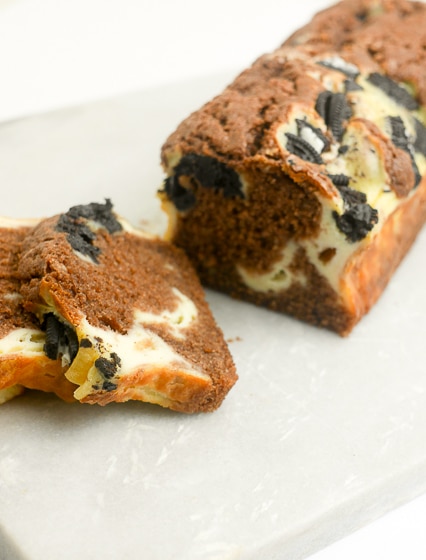 Chocoladecake met een cheesecake Oreo swirl | Foodaholic.nl