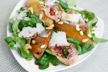 Salade met pancetta, peer en manchego | Foodaholic.nl