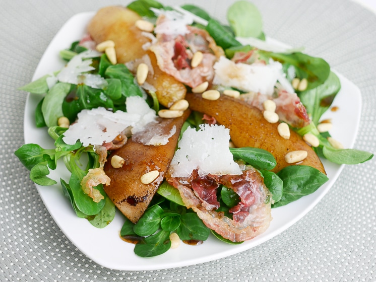 Salade met pancetta, peer en manchego | Foodaholic.nl