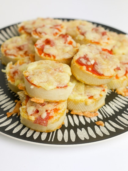 Borrelbroodjes met salami | Foodaholic.nl