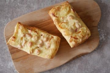 Broodje uit de oven met ham, kaas en ananas | Foodaholic.nl