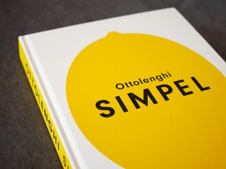 Amandelcake met bosbessen en citroen uit SIMPEL Ottolenghi | Foodaholic.nl