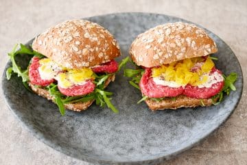 Broodje met ossenworst en truffelmayonaise | Foodaholic.nl