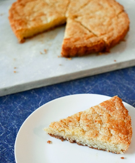 Boterkoek met een bodem van speculaas | Foodaholic.nl