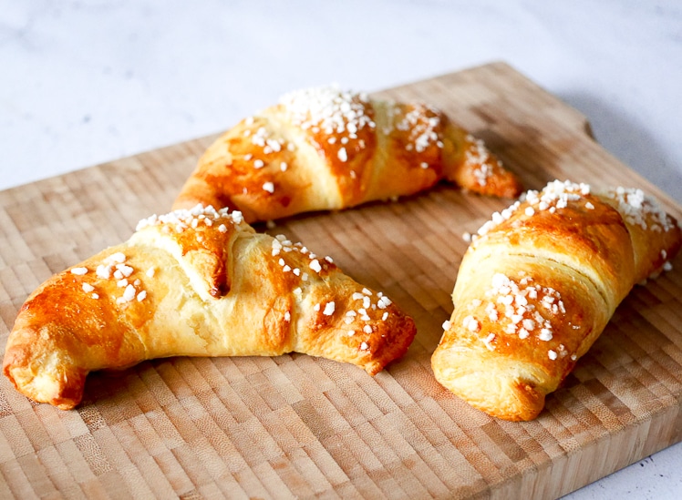 Croissants gevuld met appel | Foodaholic.nl