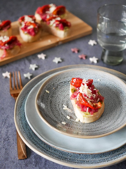 Crostini met carpaccio | Foodaholic.nl