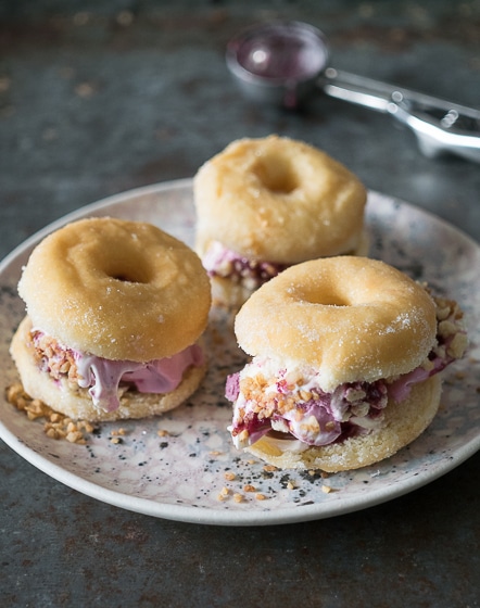 Donut- ijssandwiches | Foodaholic.nl
