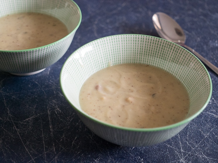 Bloemkoolsoep met mosterd en spekjes | Foodaholic.nl