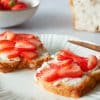 Suikerbrood met mascarpone en aardbeien | Foodaholic.nl