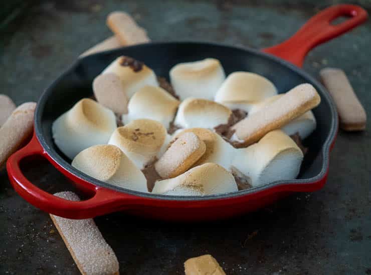 S'mores met Toblerone en lange vingers | Foodaholic.nl