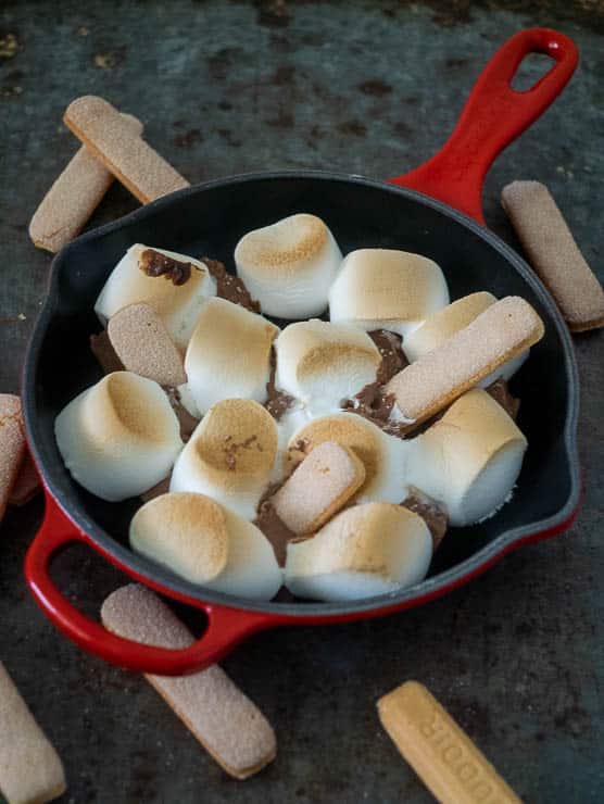 S'mores met Toblerone en lange vingers | Foodaholic.nl
