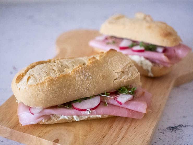 Broodje met beenham en kruidenroomkaas | Foodaholic.nl