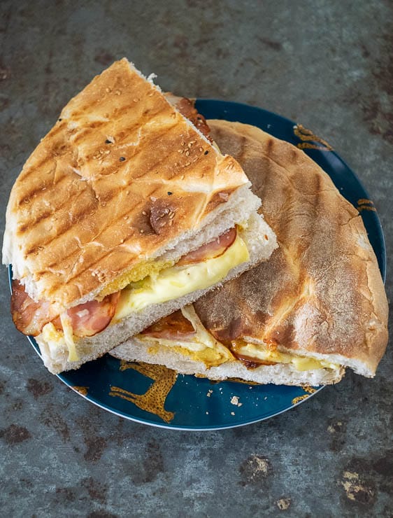 Tosti van Turks brood met Zeeuws spek | Foodaholic.nl