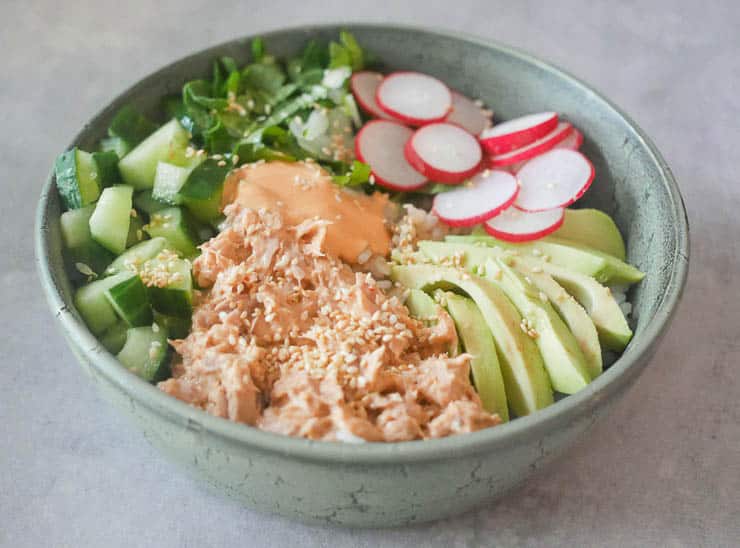 Poké bowl met pittige tonijn | Foodaholic.nl