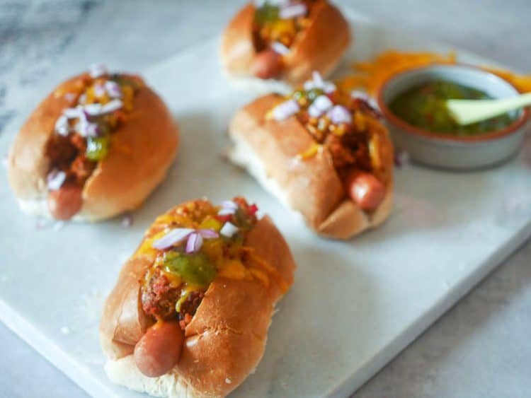 Chili cheese dogs | Foodaholic.nl