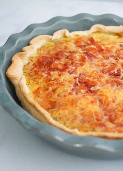 Quiche met serranoham, ui, champignons en mozzarella | Foodaholic.nl