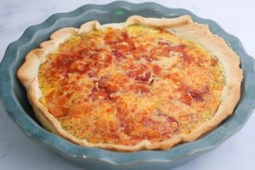 Quiche met serranoham, ui, champignons en mozzarella | Foodaholic.nl