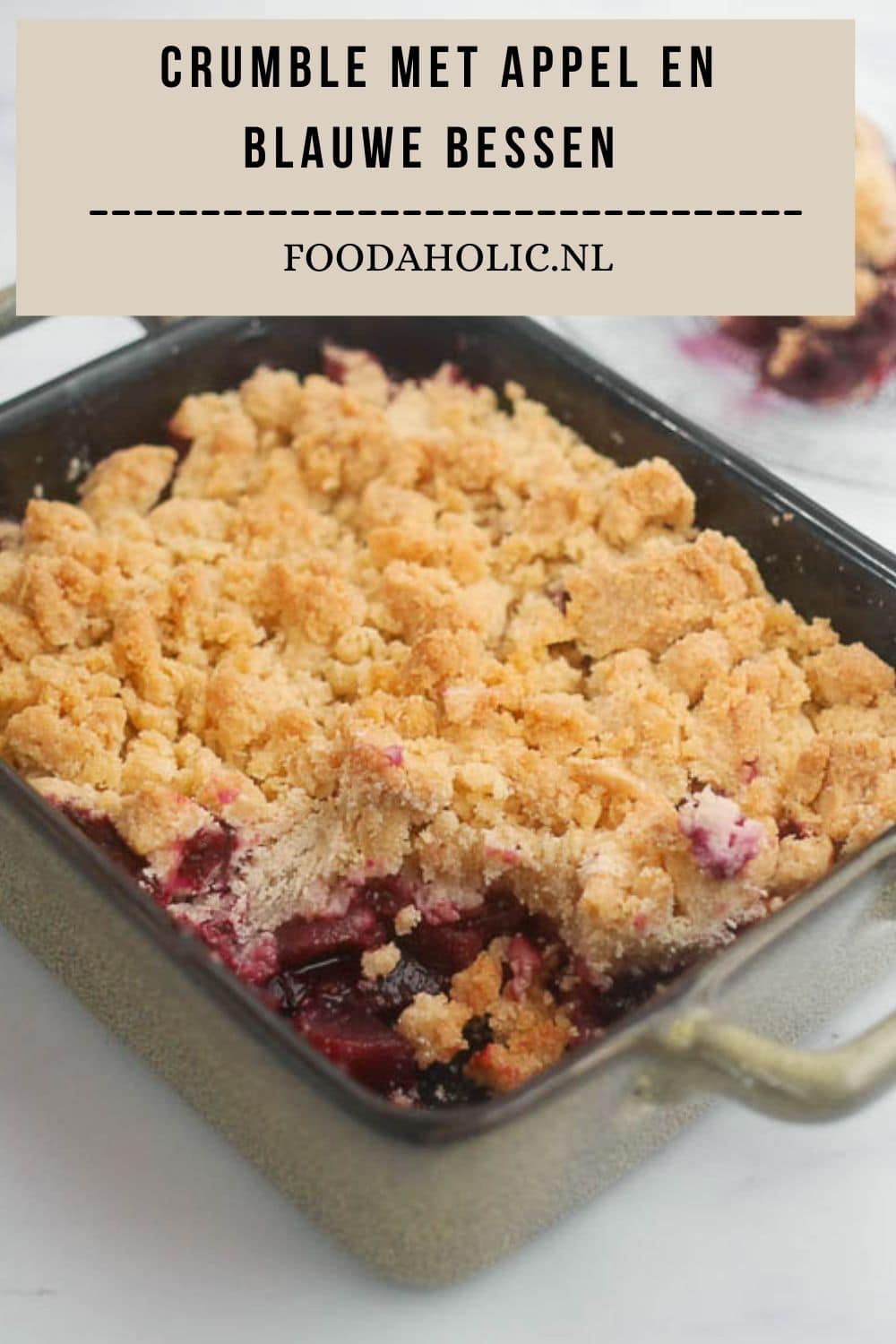 Crumble met appel en blauwe bessen | Foodaholic.nl