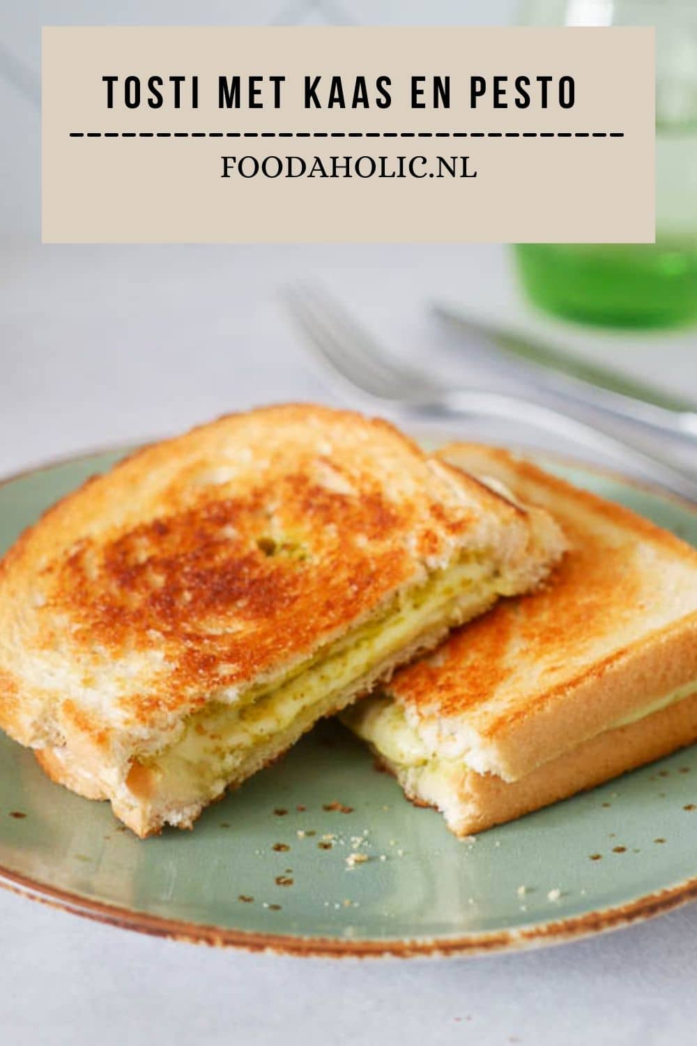 Tosti met kaas en pesto - pienterst | Foodaholic.nl