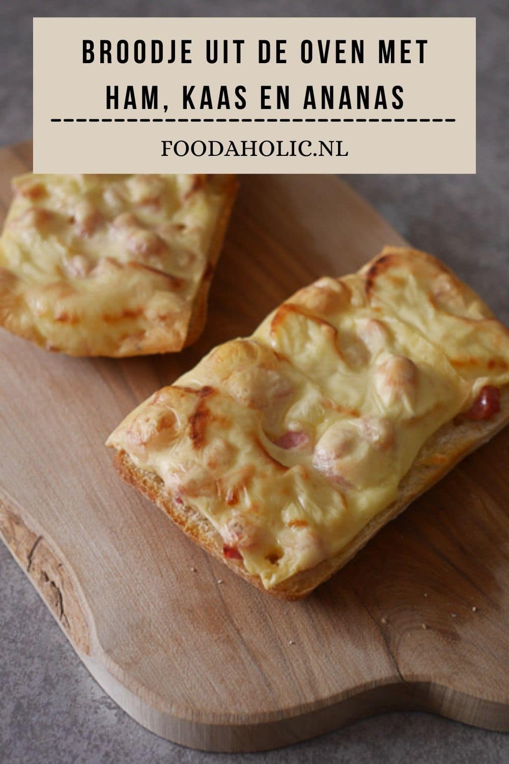 Broodje uit de oven met ham, kaas en ananas | Foodaholic.nl