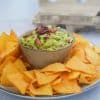 Guacamole met bacon gemaakt met de avocado’s van Your Avojoy | Foodaholic.nl