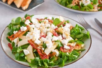 Geitenkaassalade met appel en pancetta | Foodaholic.nl