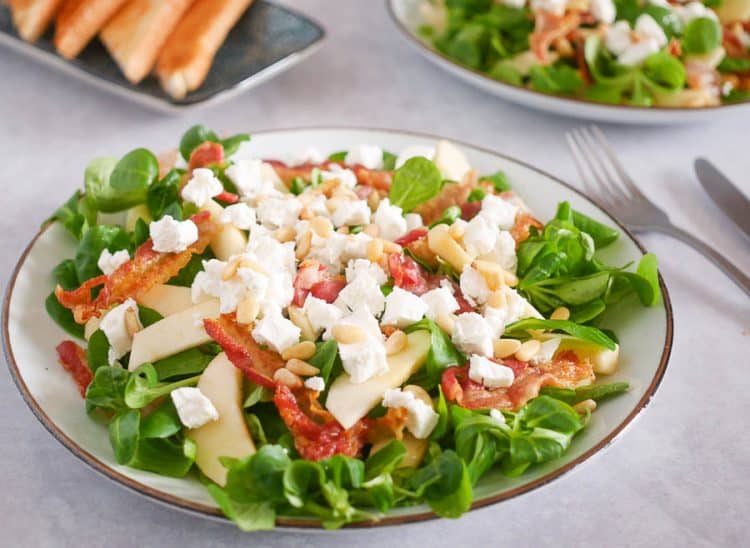 Geitenkaassalade met appel en pancetta | Foodaholic.nl