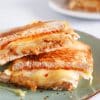 Tosti met kaas, kipfilet, pindakaas en sambal | Foodaholic.nl