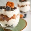 Yoghurt met blauwe bessen en speculoos | Foodaholic.nl