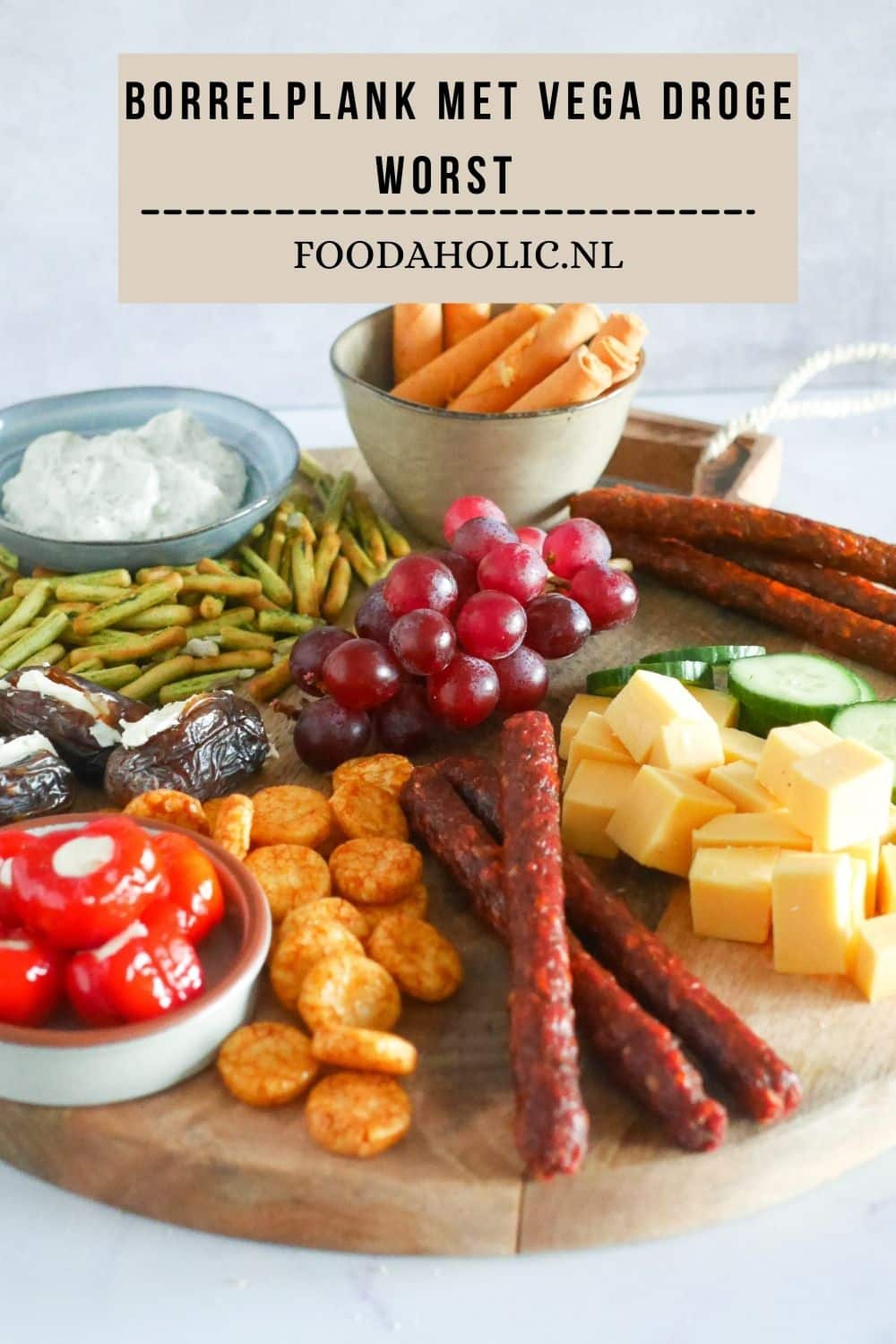 Borrelplank met vega droge worst | Foodaholic.nl