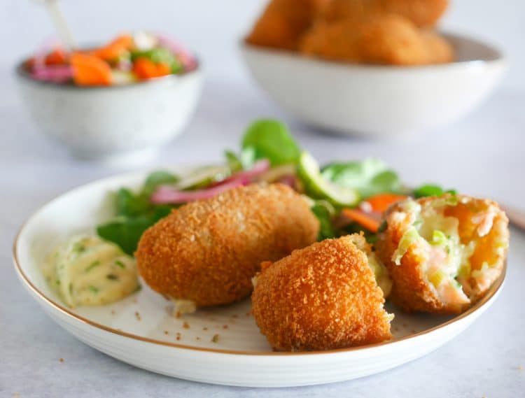 Zalmkroketjes met Parmezaanse kaas | Foodaholic.nl