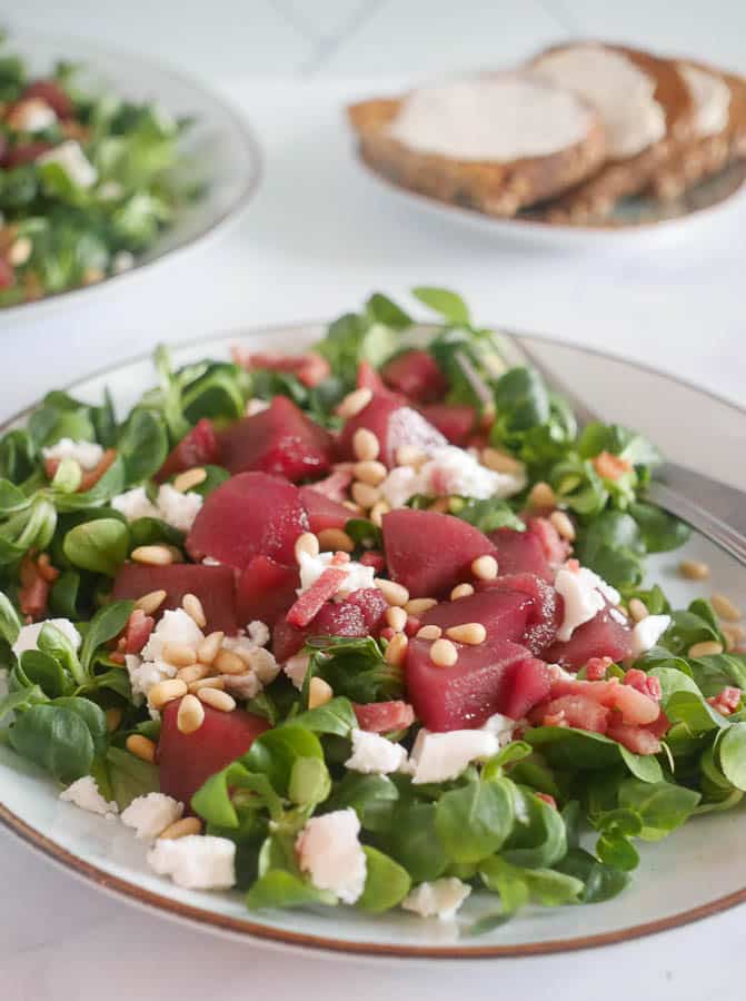 Salade met stoofpeer en geitenkaas | Foodaholic.nl