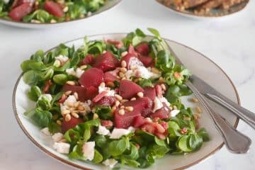 Salade met stoofpeer en geitenkaas | Foodaholic.nl