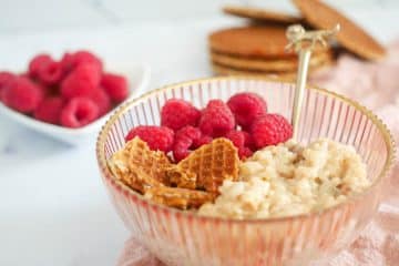 Rijstepap met stroopwafel en frambozen | Foodaholic.nl