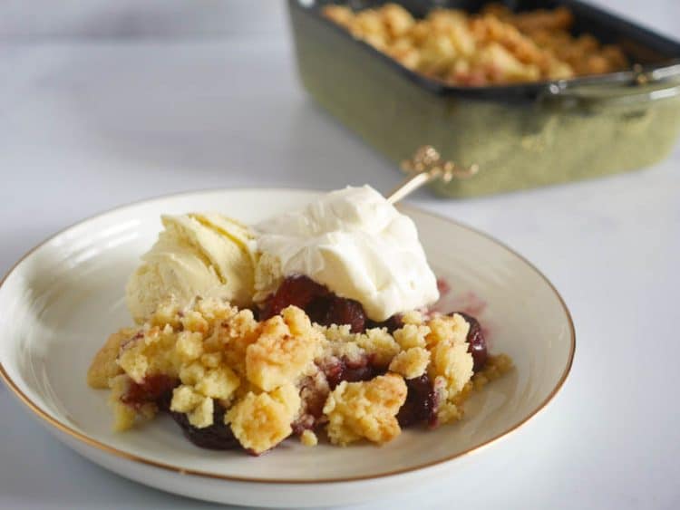 Kersen crumble | Foodaholic.nl