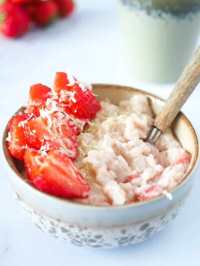 Rijstepap met aardbei en witte chocolade