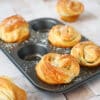 Cruffins met knoflook en Parmezaanse kaas