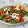 Salade met burrata, spinata romana en gepofte tomaatjes | Foodaholic.nl