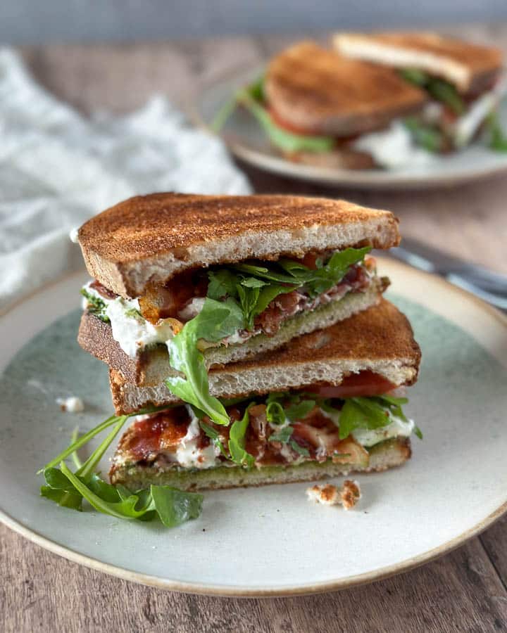 Sandwich met Burrata en pancetta | Foodaholic.nl